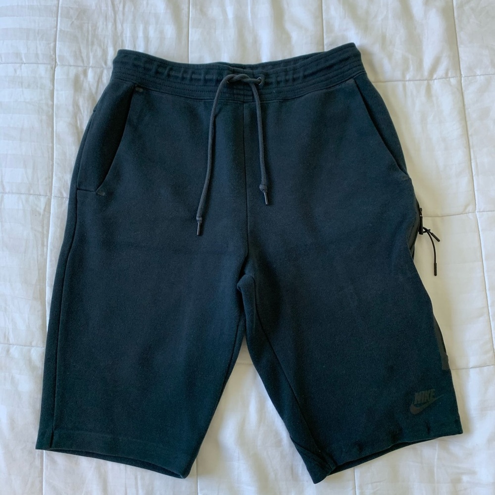 Black Nike Tech Fleece shorts